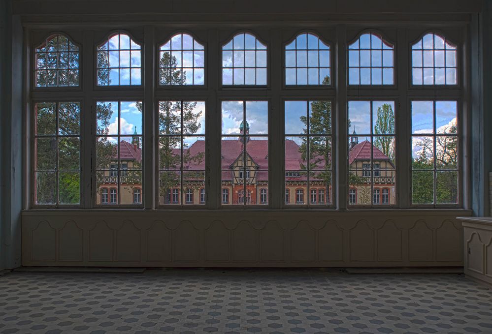 Blick durch das Fenster Foto &amp; Bild architektur