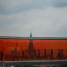 Blick durch das Regenbogenpanorama auf dem AROS Aarhus Kunstmuseum