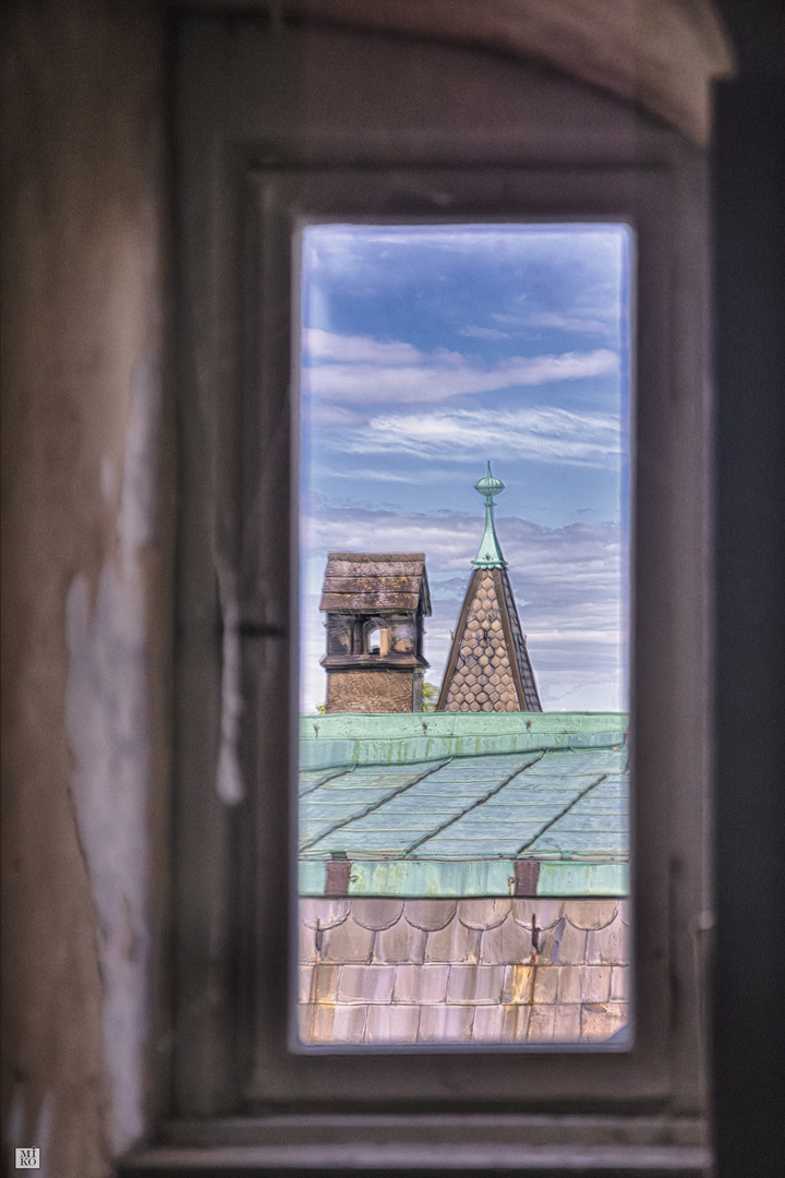 Blick durch das Schloss-Fenster