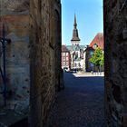 = Blick durch den Hexengang zur Marienkirche =