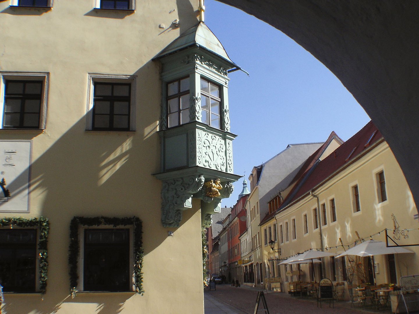 Blick durch den Torbogen