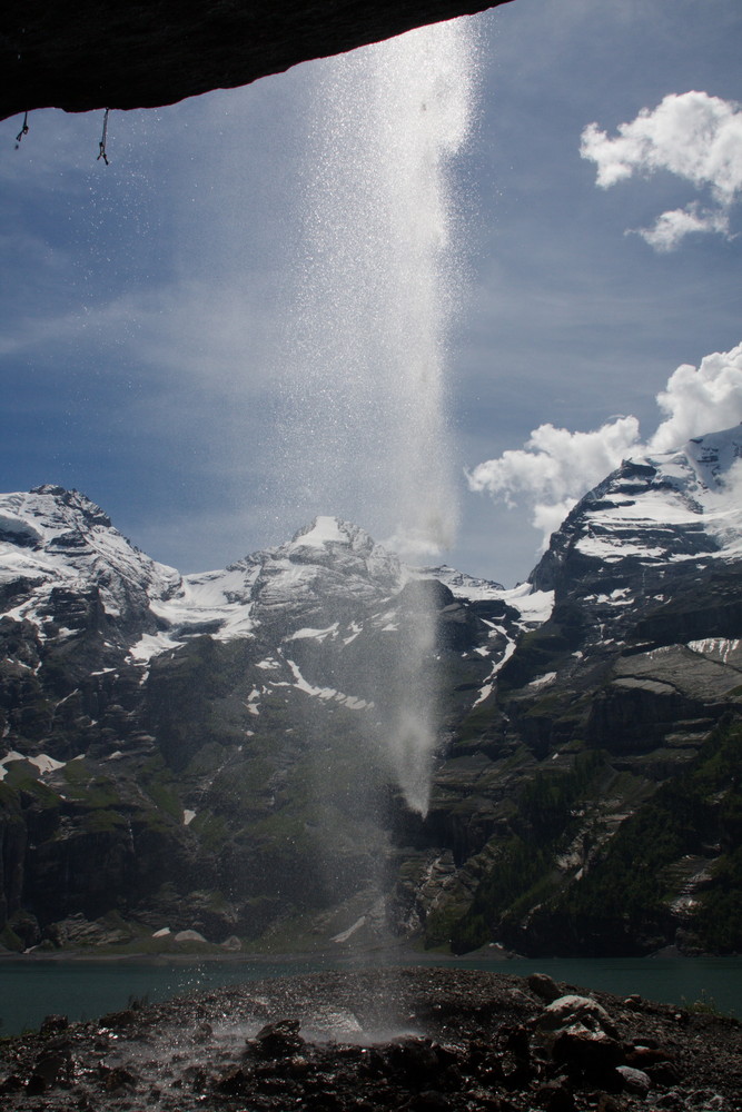 Blick durch den Wasserfall