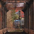 Blick durch die alte Braunauer Eisenbahnbrücke
