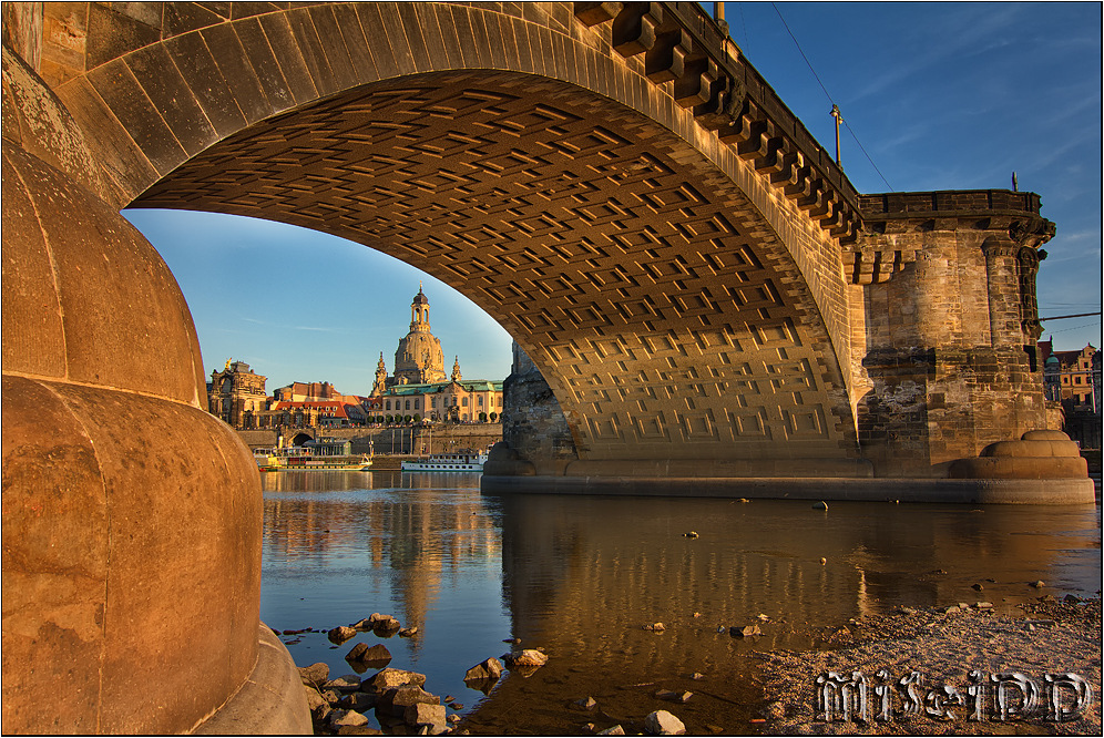 Blick durch die Augustusbrücke