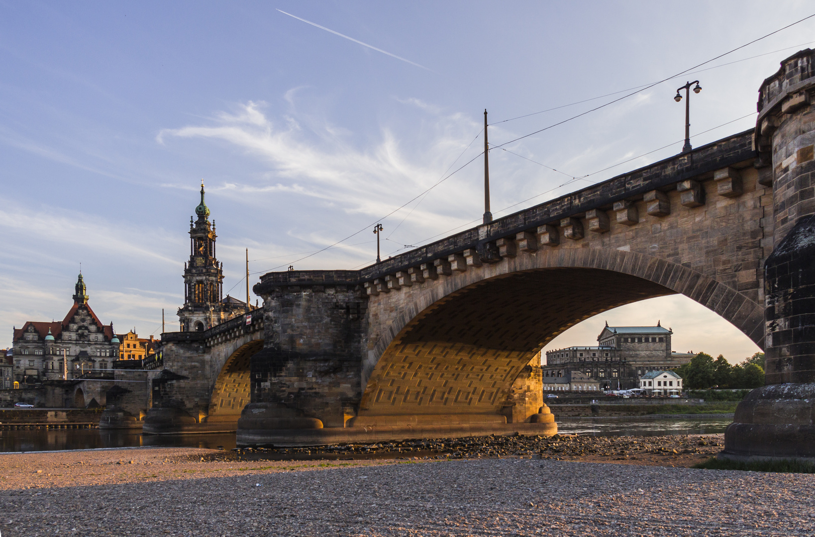 Blick durch die Augustusbrücke