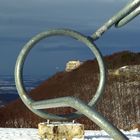 Blick durch die Brille zur Burg Hohen Neuffen - Schwäbische Alb