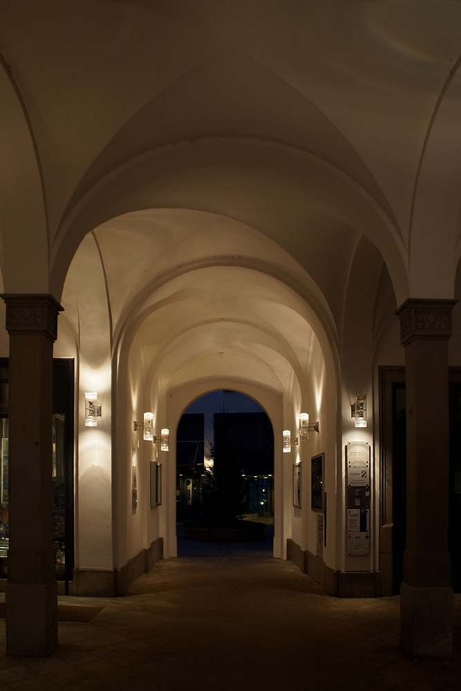 Blick durch die (ehemalige) Landgerichtspassage zum Brunnenhof.Jetzt Rathaus