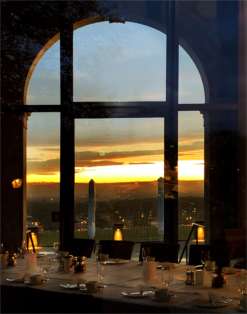 Blick durch die Gaststätte im Lingner Schloss  