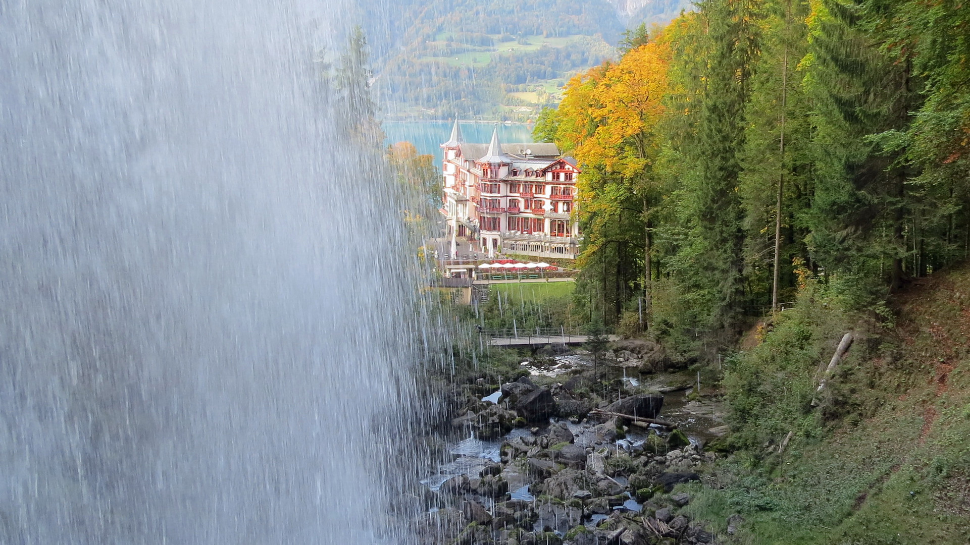 Blick durch die Giessbachfälle