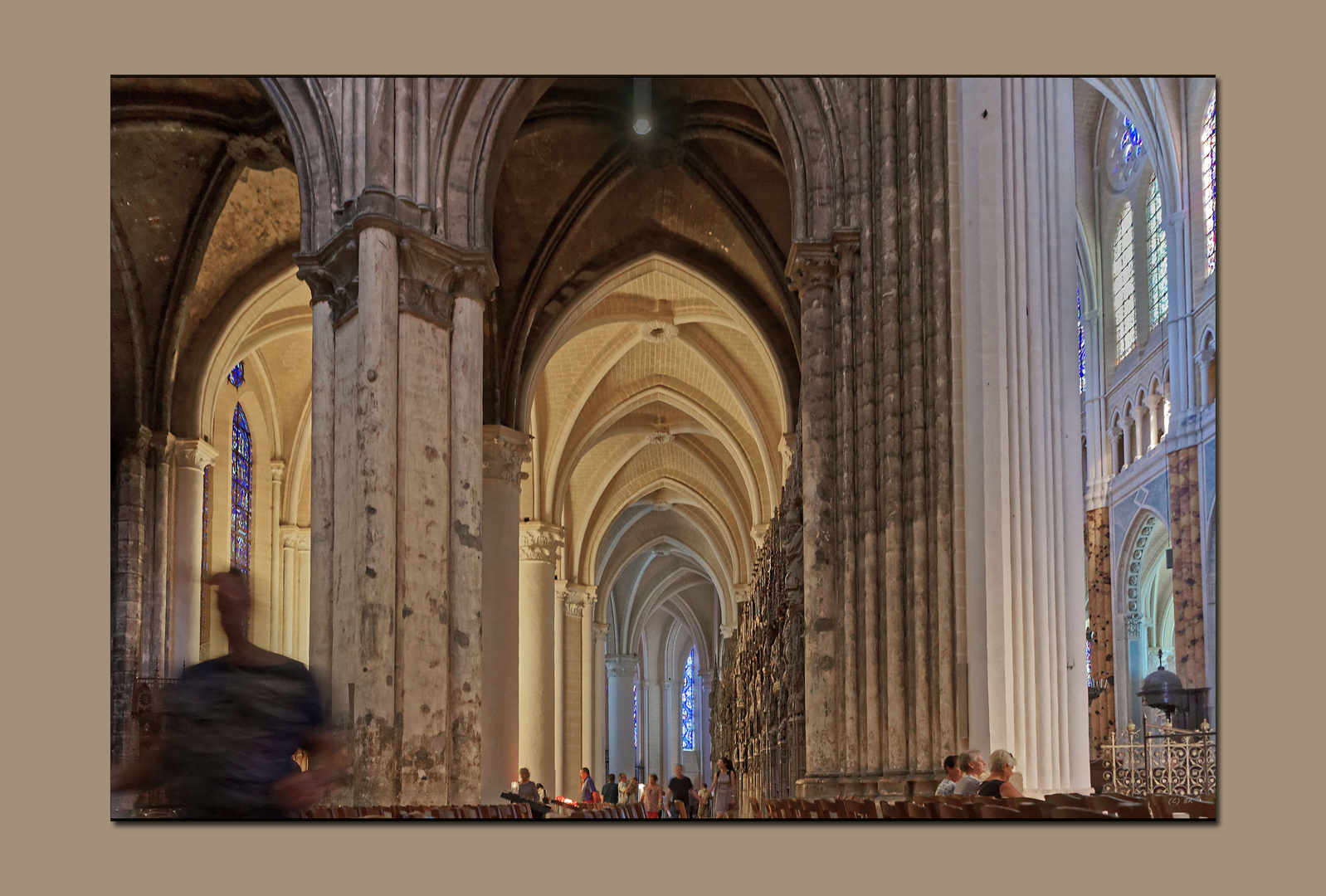 Blick durch die Kathedrale (seitlich)