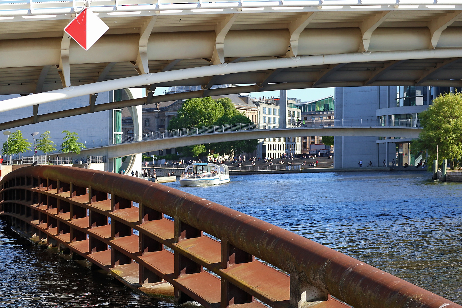 Blick durch die Kronprinzenbrücke