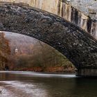 Blick durch die Napoleonsbrücke über die Wupper auf den Diederichstempel