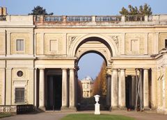 Blick durch die Orangerie zum Belvedere