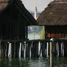 Blick durch die Pfahlbauten am Bodensee