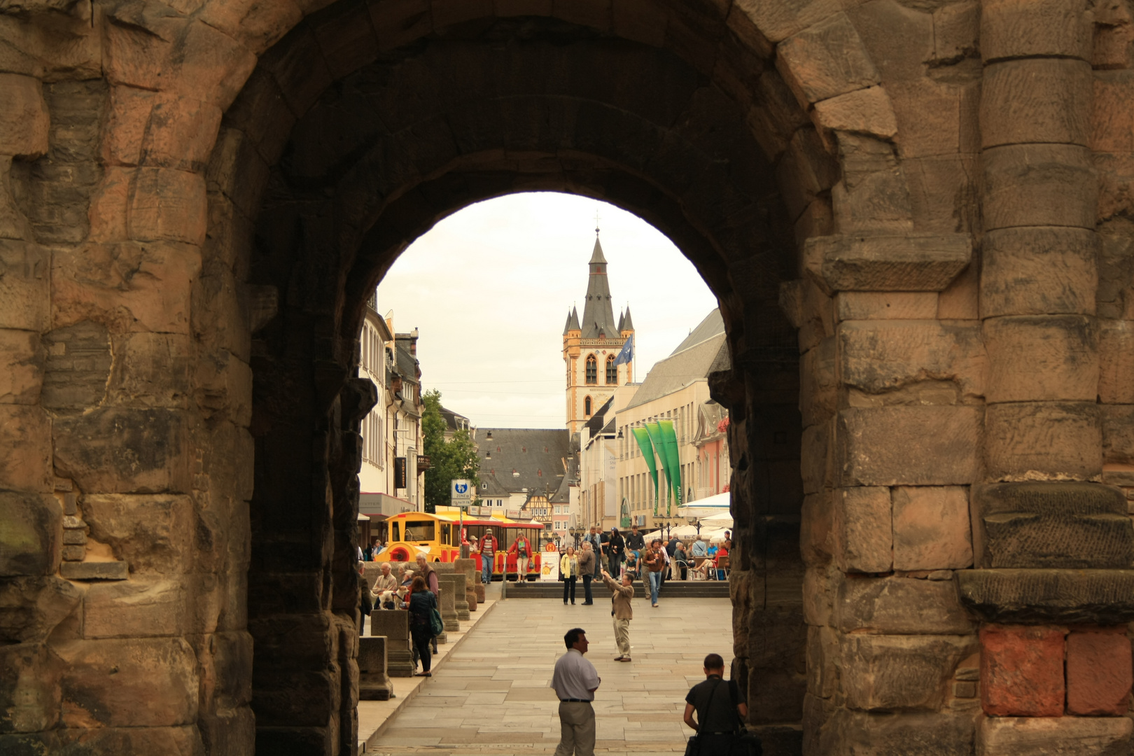 Blick durch die Porta Nigra