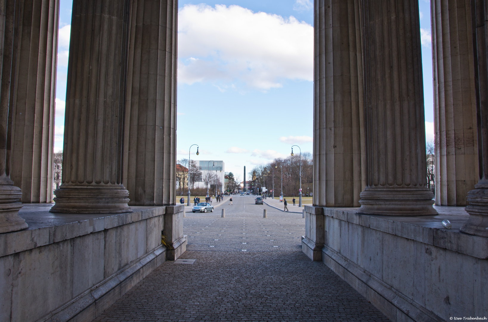 Blick durch die Propyläen zum Karolinenplatz