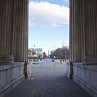 Blick durch die Propyläen zum Karolinenplatz