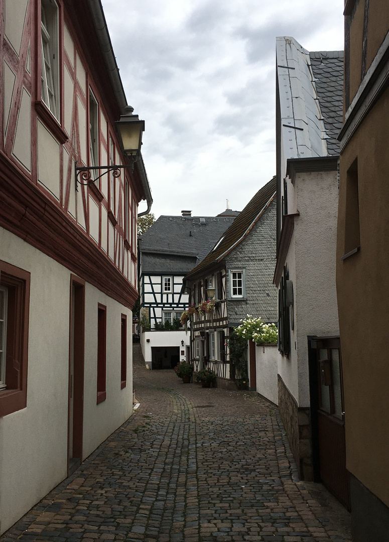 Blick durch die schmale Gasse