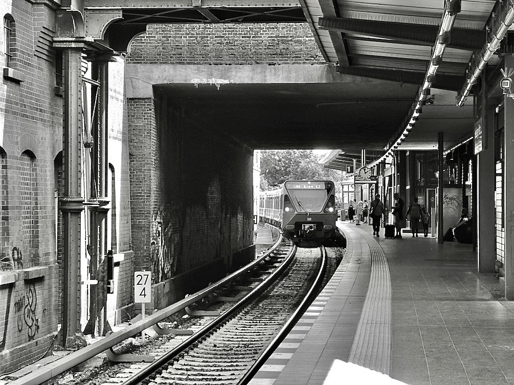 Blick durch die Schmargendorfer Brücke