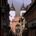 Blick durch die Steingasse auf die Alte Brücke