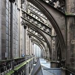 Blick durch die Strebebögen des Kölner Doms
