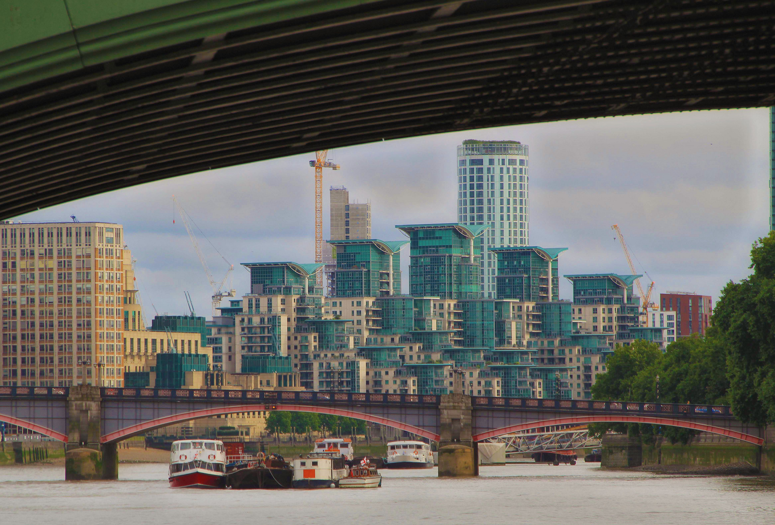 Blick durch die Westminster Brigde Rtg. Vauxhall Bridge... - 2