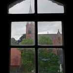 Blick durch ein Fenster der Klostermühle Lahde