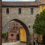 Blick durch ein Tor in Roskilde