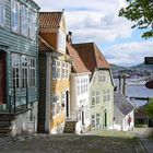 Blick durch eine Altstadtgasse in Bergen (Norwegen)