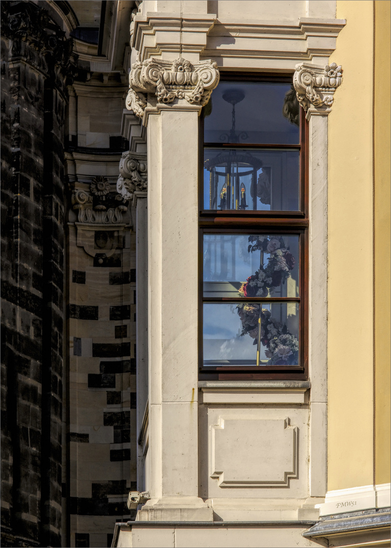 Blick durch einen barocken Erker