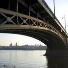 Blick "durch" Theodor-Heuß-Brücke auf Mainz