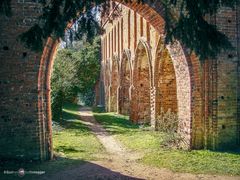 Blick durch Torbogen