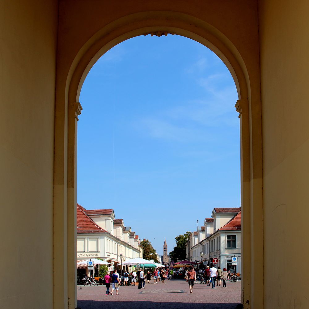 Blick durchs Brandenburger Tor