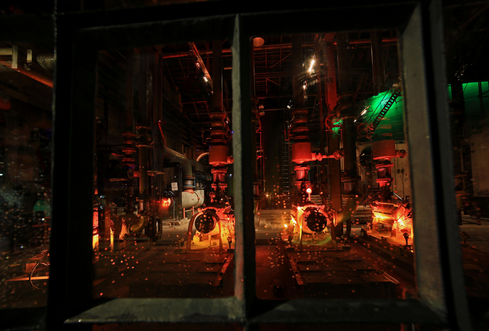 blick durchs fenster Foto & Bild | industrie und technik ...