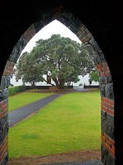 ..Blick durchs Portal der St Paul’s Church..