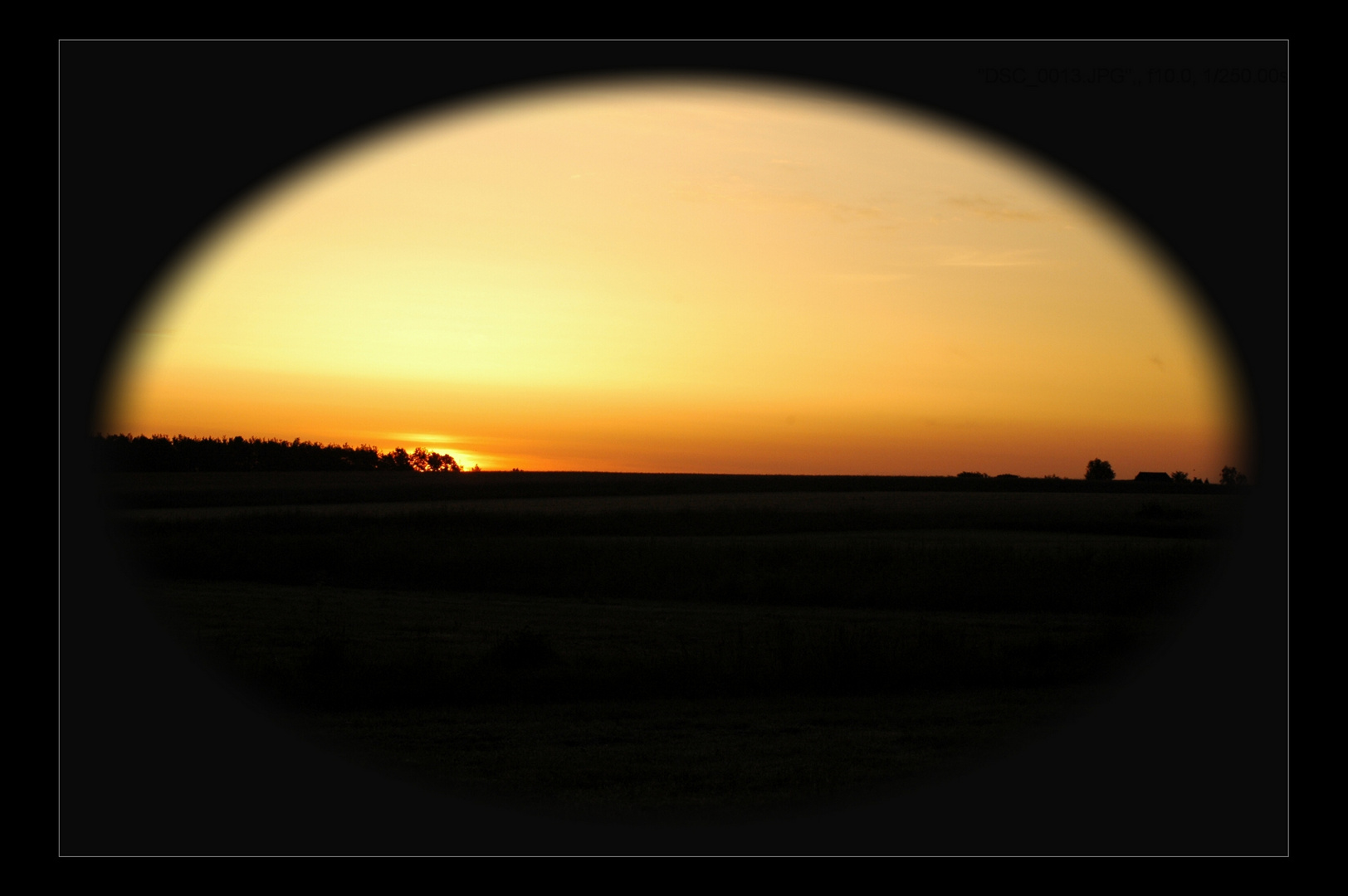 Blick durchs Türfensterchen