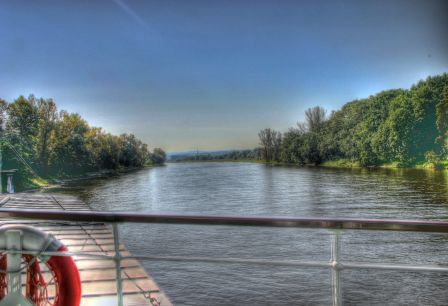 Blick Elbaufwärs bei Dresden