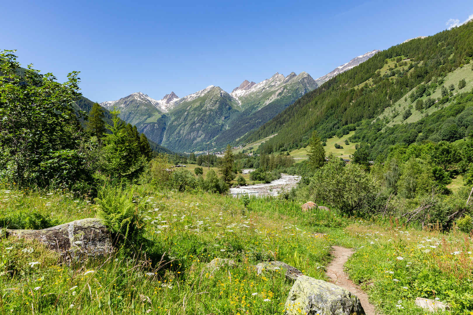 Blick hinab ins Lötschental