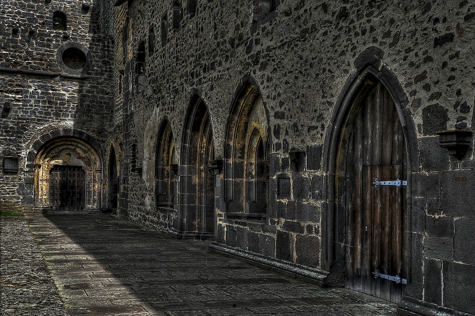 Blick hinter Klostermauern