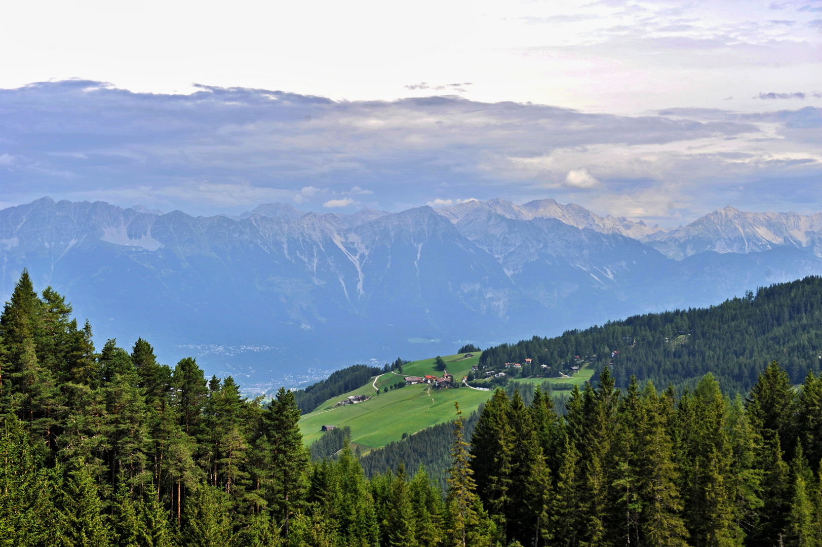 Blick hinunter ins Inntal und auf die Nordkette