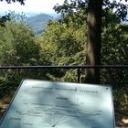 Blick im Siebengebirge auf Drachenfels und Rhein / Bonn