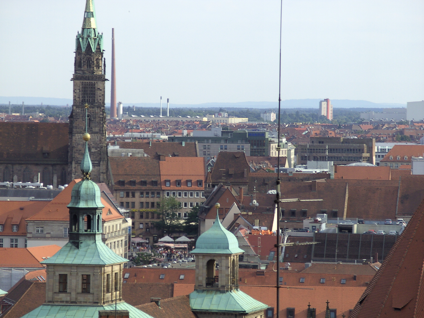 Blick im Sommer von der Nürnberger Burg über die City