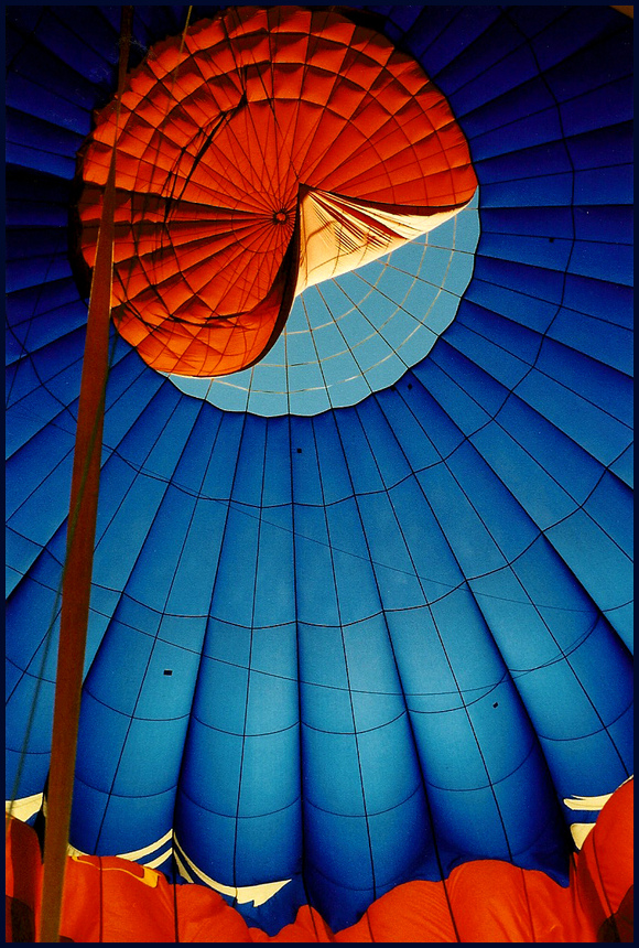 Blick in das Innere einer Ballonhülle