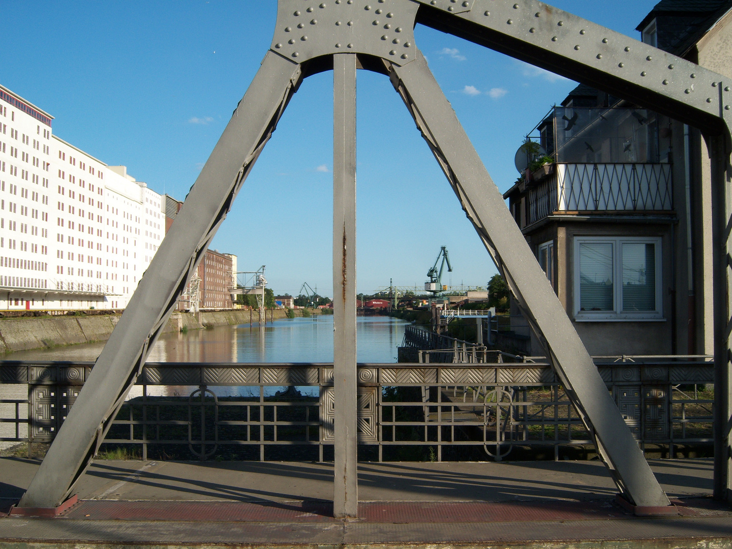 Blick in den Binnenhafen Deutz