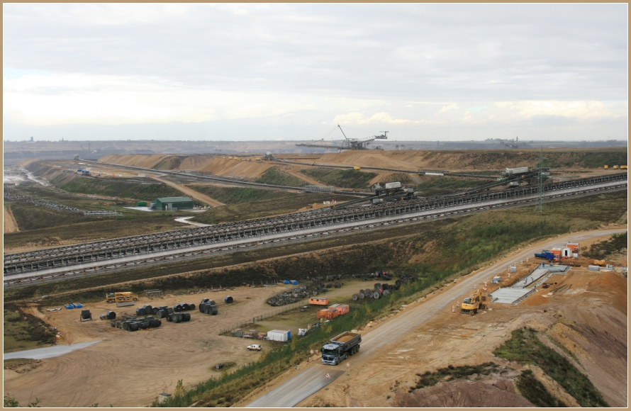 Blick in den Braunkohle-Tagebau Garzweiler