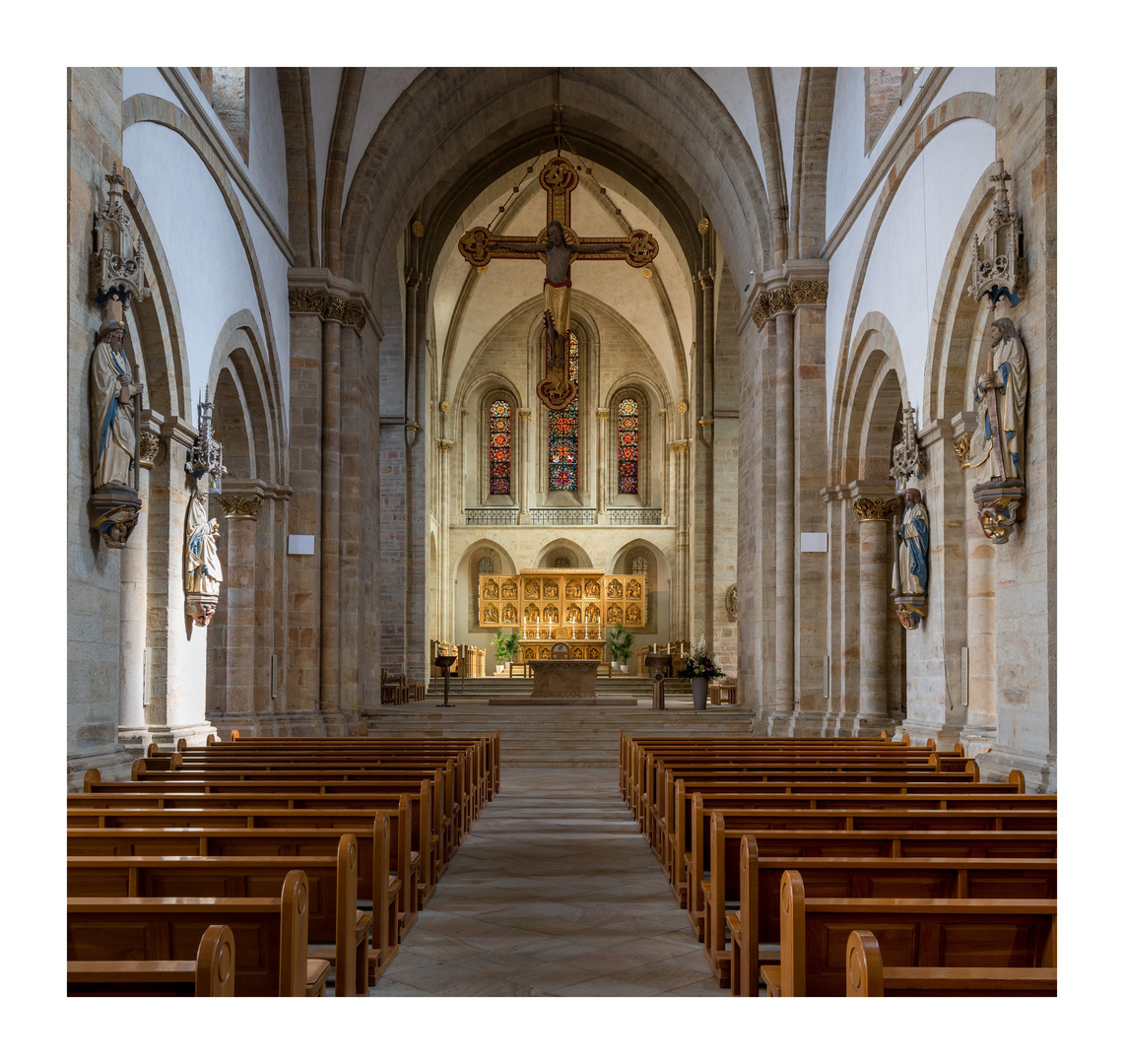 Blick in den Chorraum St. Peter Osnabrück