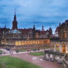 Blick in den Dresdner Zwinger Hof und auf das Schloß