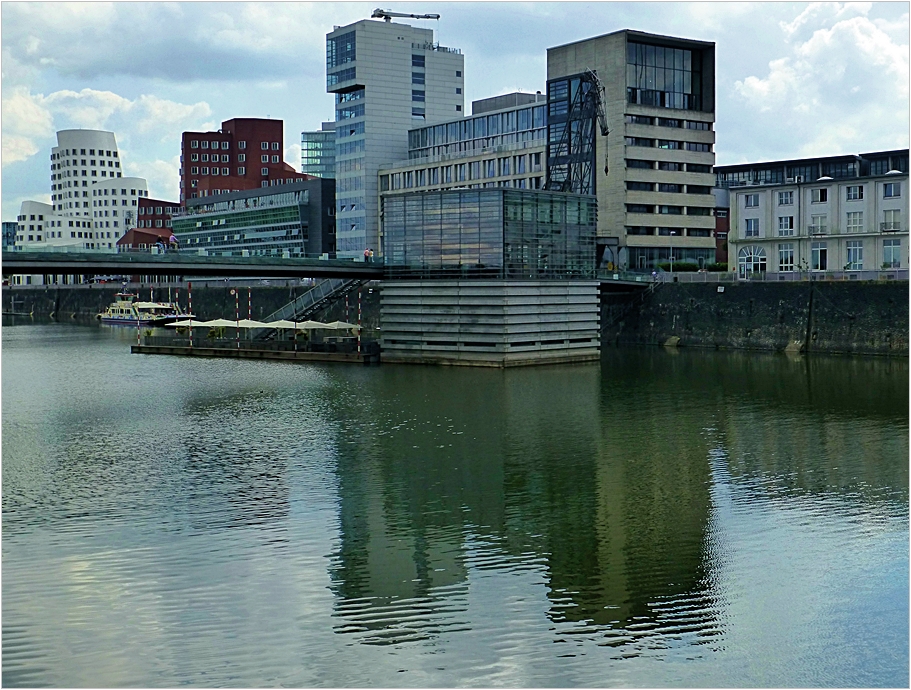 Blick in den Düsseldorfer Medienhafen