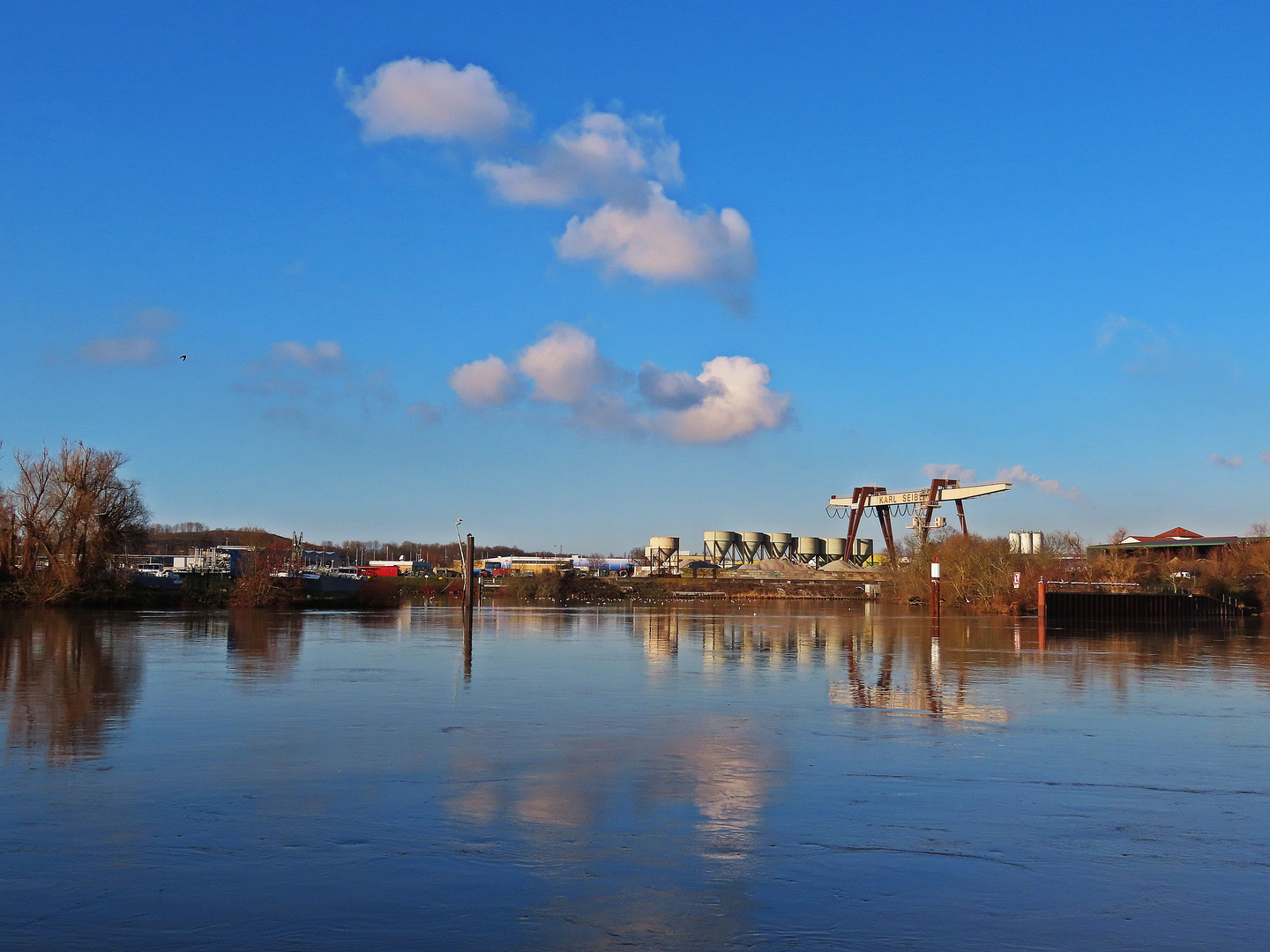 Blick in den Flörsheimer Hafen