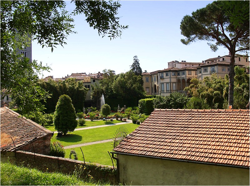 Blick in den Garten des Palazzo Pfanner-Controni